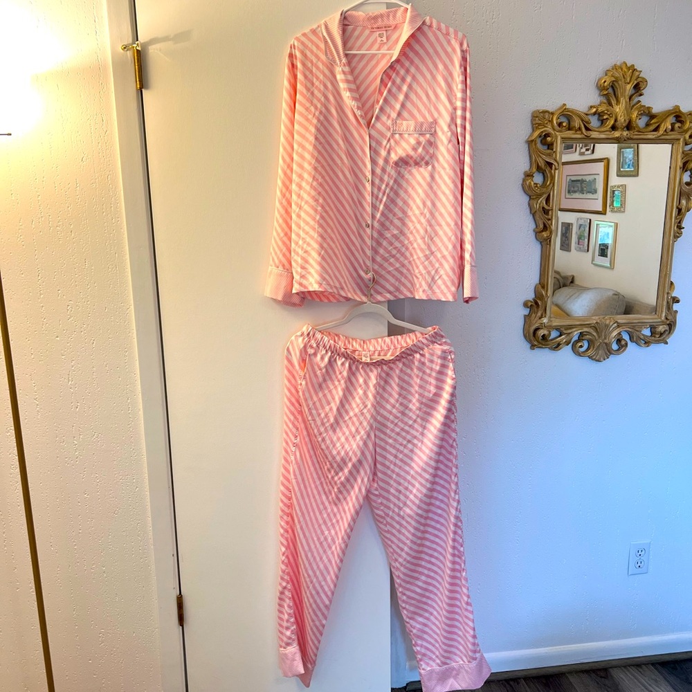 Victoria’s Secret pink and white striped pajamas medium
